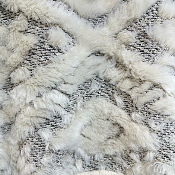 ANTHRO Amadi Calista Faux Fur fuzzy cream ivory white Sweatshirt size small - Picture 5 of 6